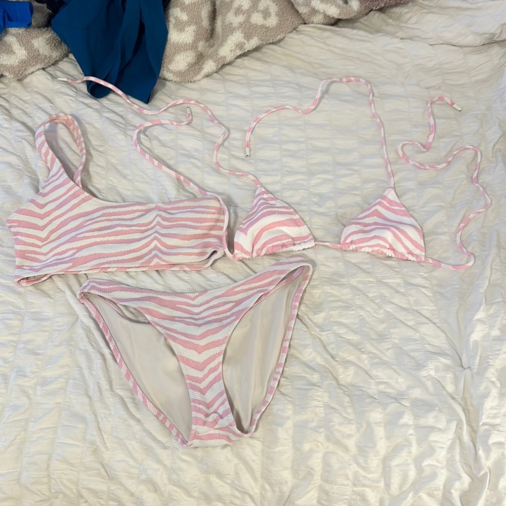 Triangl bikini set JUST TRIANGLE TOP AND BOTTOMS!!!!